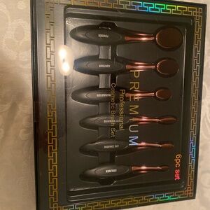 Premium  Cosmetic Brush Set - 💋